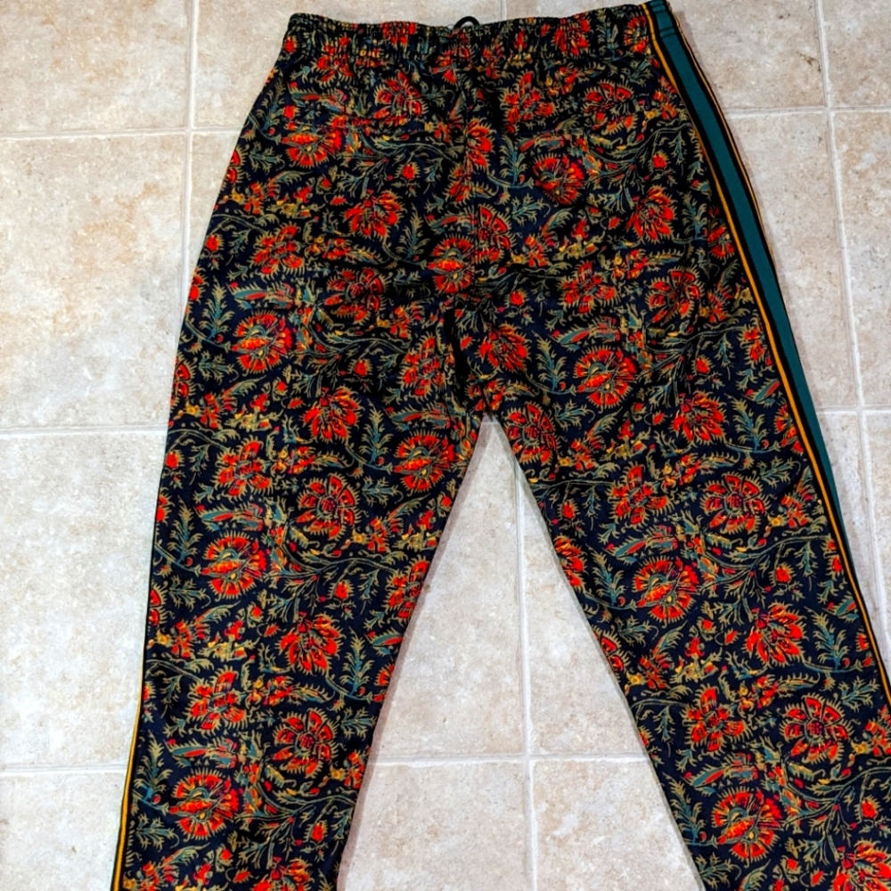Floral nicely fitted pants